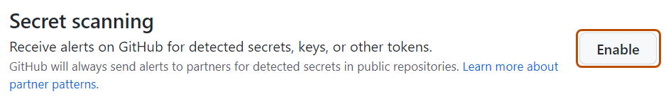 Captura de pantalla de la sección "Secret scanning" de la página "Seguridad y análisis del código", con el botón "Habilitar" resaltado en naranja oscuro.