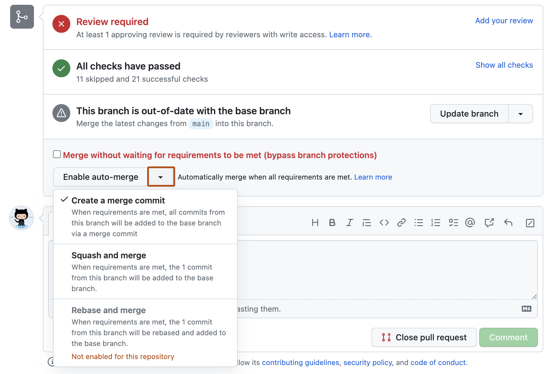 Screenshot: Mergefeld eines Pull Requests. Ein Dropdownmenü (gekennzeichnet durch ein nach unten gerichtetes Dreieck) ist dunkelorange umrandet.