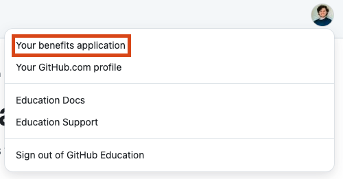 Captura de tela de um menu de perfil no site do GitHub Education. A opção de menu "Seu aplicativo de benefícios" está destacada vermelho.