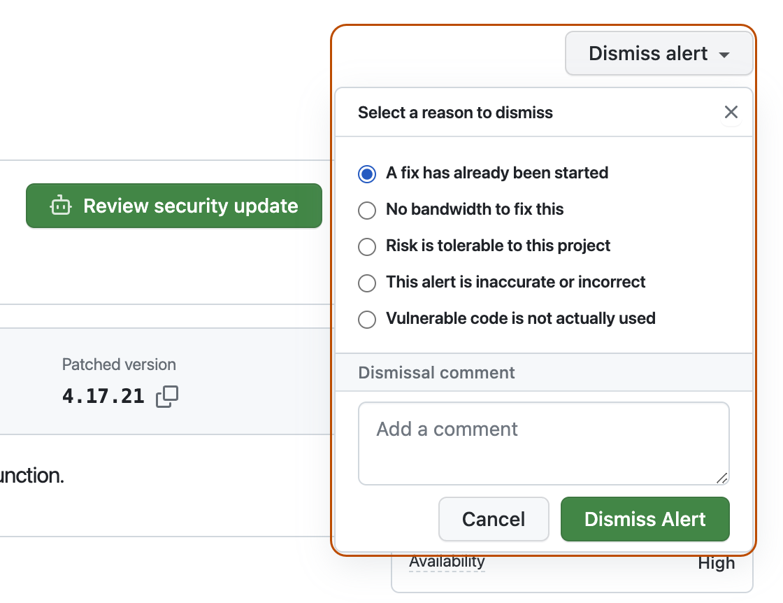 Captura de tela da página de detalhes do alerta com o botão “Ignorar alerta”, as opções do menu suspenso e a caixa de comentário de dispensa realçada com um contorno em laranja escuro.